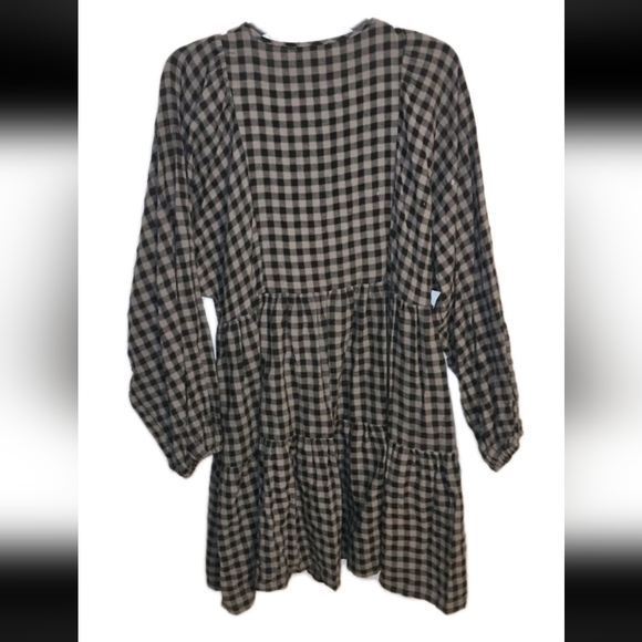 Suzanne Betro Black and Tan Smocked Bishop Sleeve Midi Dress - Picture 2 of 3